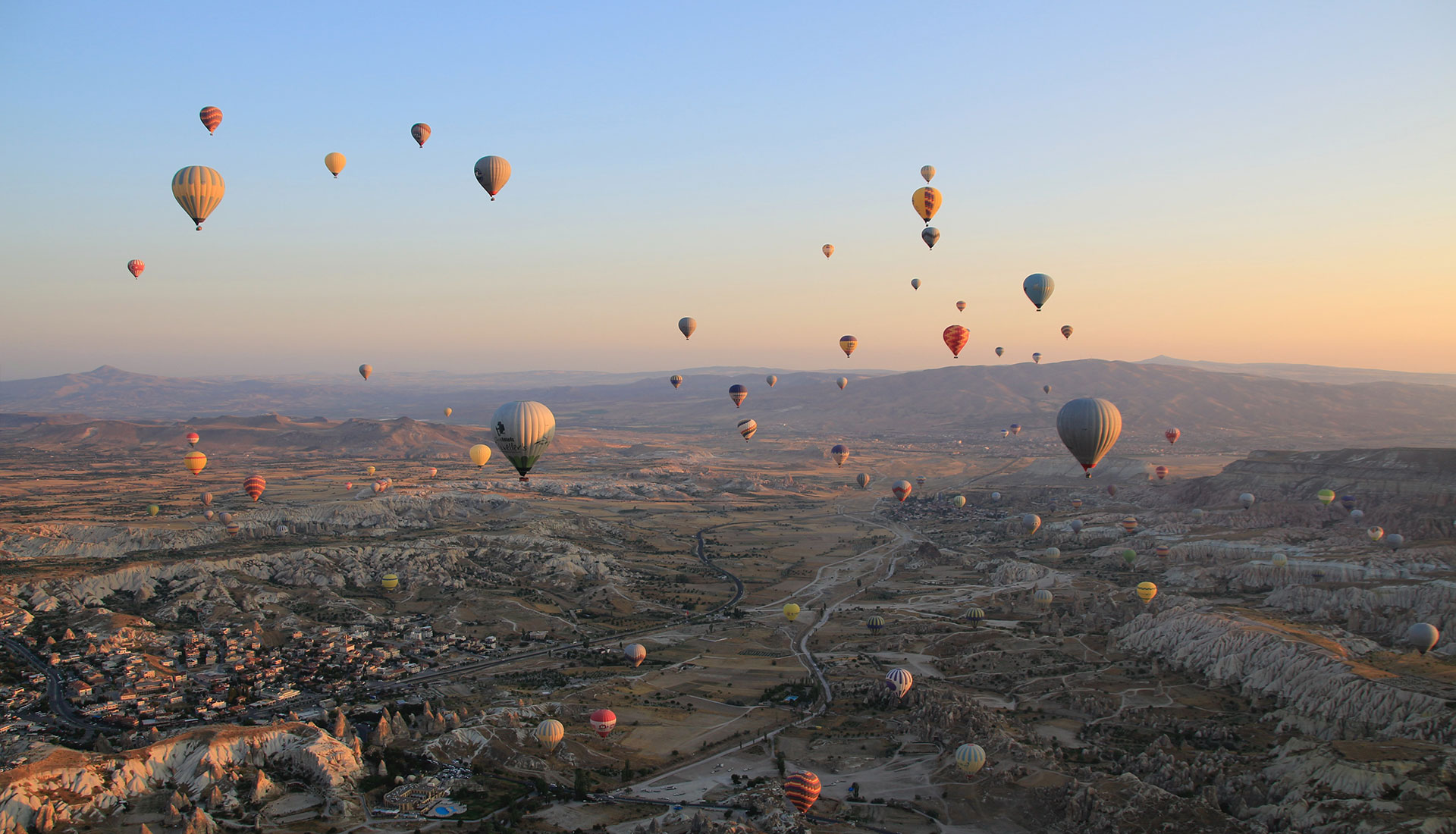 السياحة في كابادوكيا Cappadocia Hot Air Balloon Flight - Rozana Tours Luxury holiday package