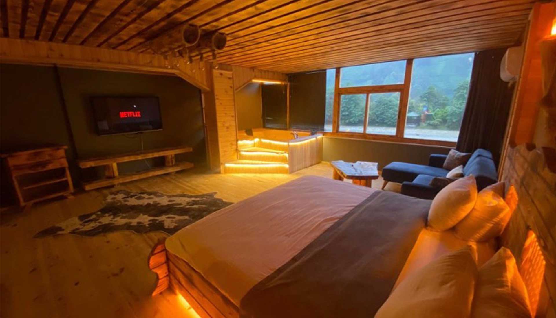 اكواخ ايدر على النهر